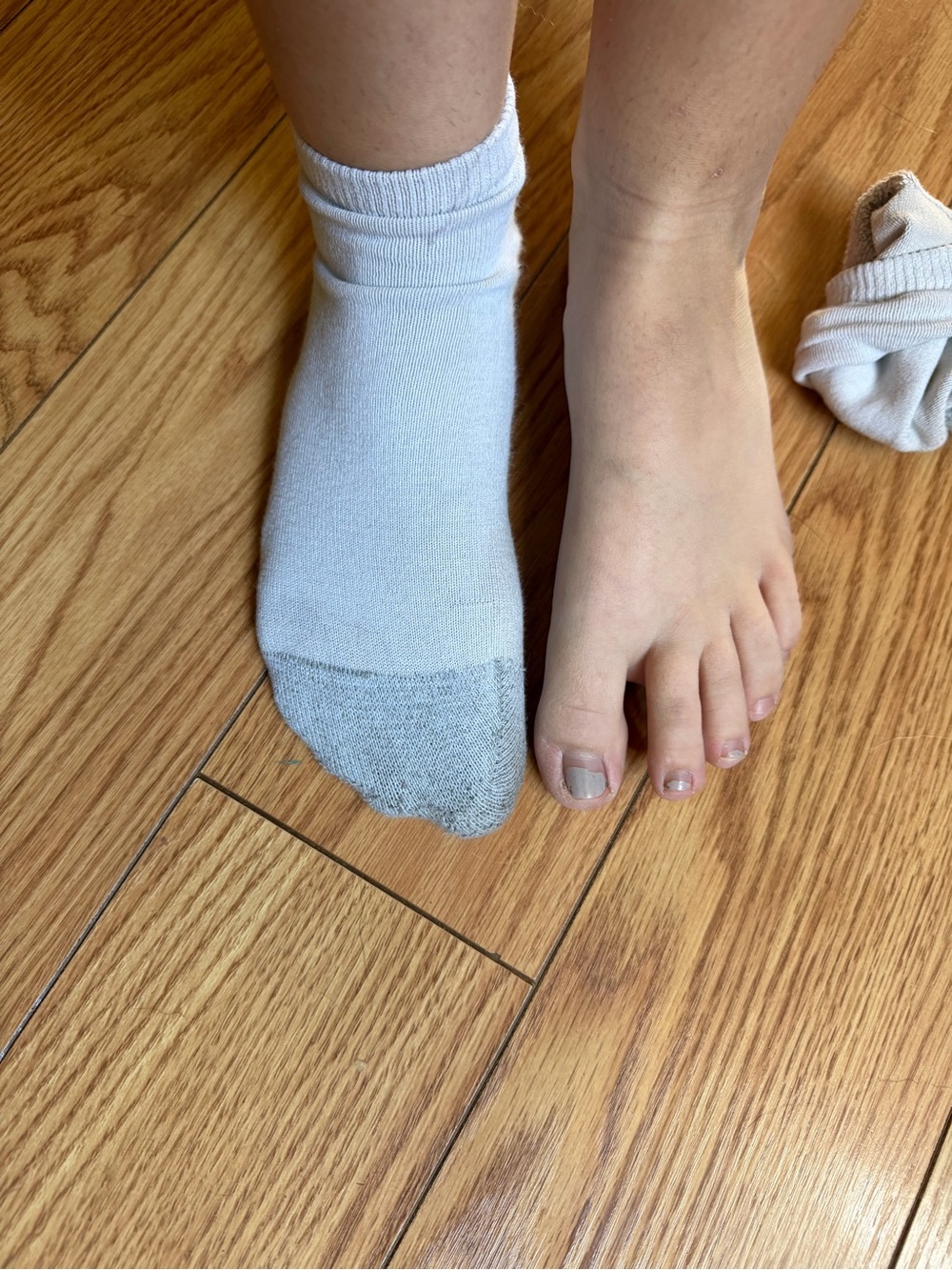 Well loved women’s Hanes socks - Picture 3 of 3